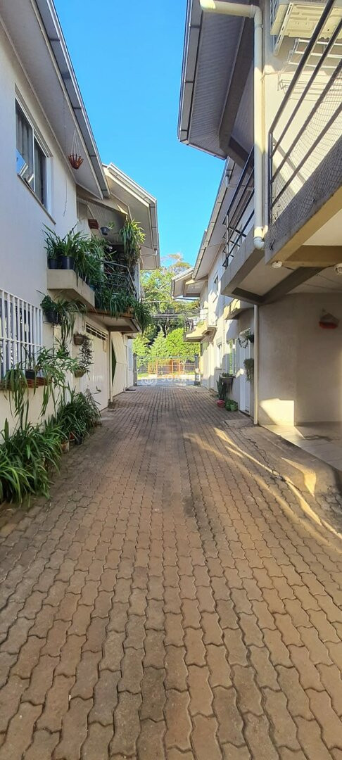 Vende-se Casa